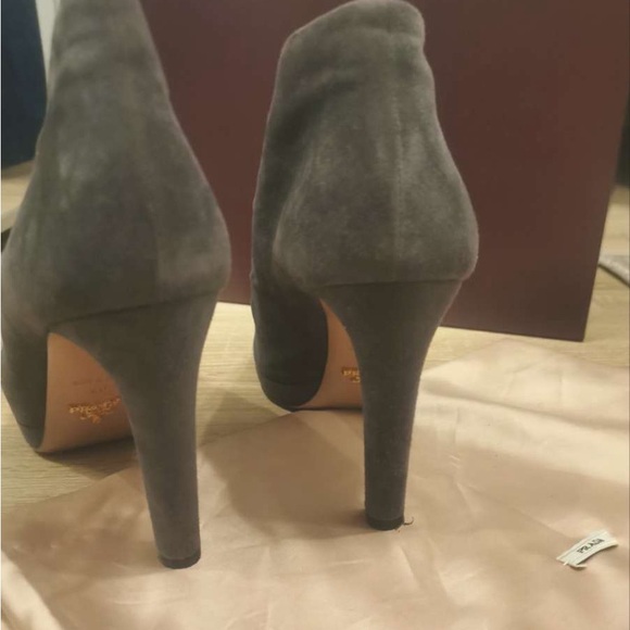 Prada Ruched Suede Bootie 39.0 Gently Worn - Platform 4.0 “ Heel - Dark Grey - Picture 3 of 10